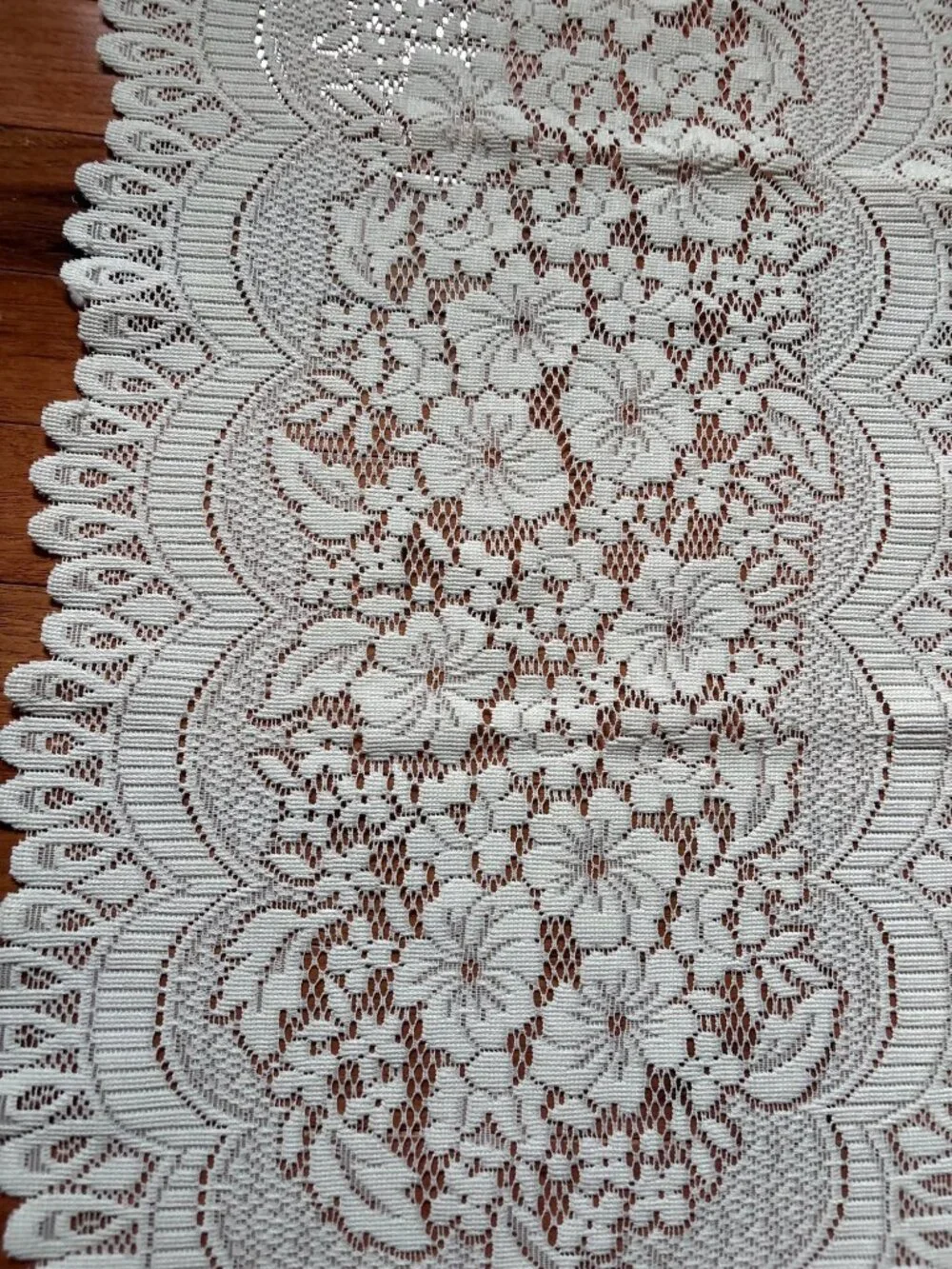 White Floral Lace Table Runner Elegant Rectangular 38”x15” Vintage Scalloped